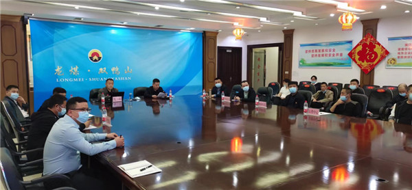 山東科技大學(xué)實用礦山壓力研究中心主任石永奎教授、郝建博士應(yīng)邀赴龍煤雙鴨山礦業(yè)集團進行技術(shù)交流